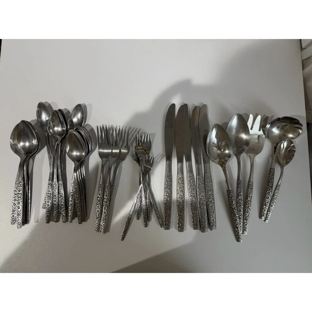 Vintage Oneida Stainless Flatware MALIBU 45 Pieces Wm A Rogers Deluxe Stainless
